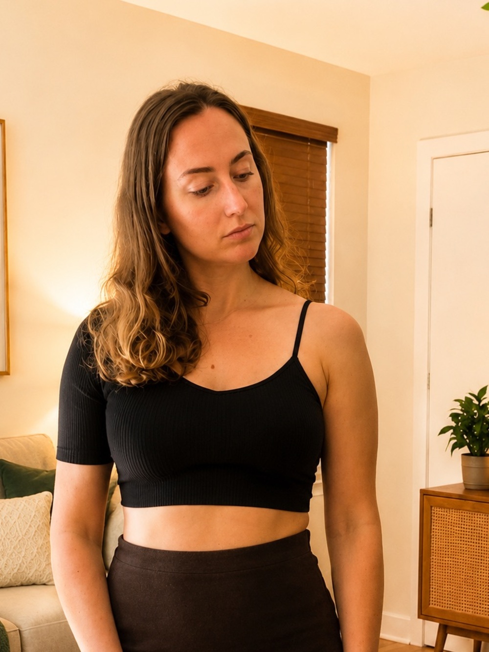 Miss Lola Black One-Shoulder Ribbed Crop Top